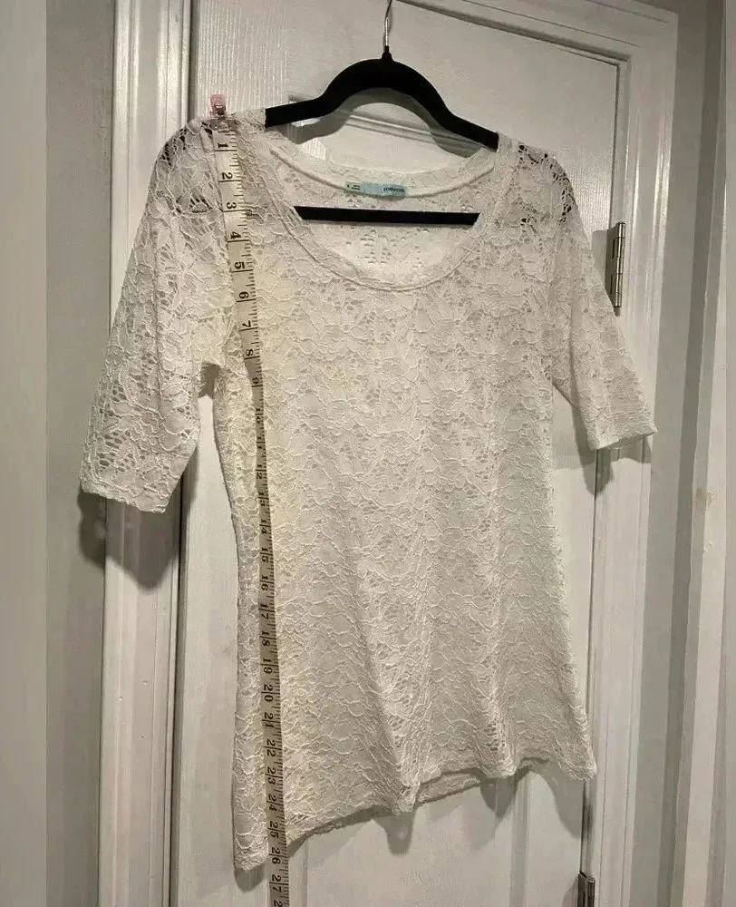 Maurice’s White Lace Stretch Short Sleeve Tree Sheer Pullover Scoop Neck Size S - Image 5
