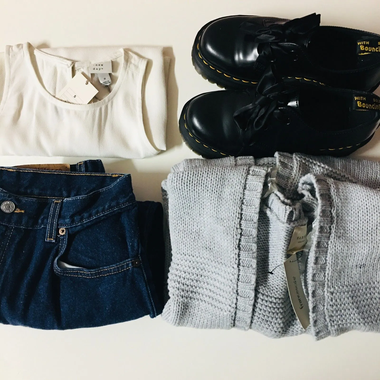 Vintage Levi’s 550 Dark Wash Relaxed Fit Tapered Leg Jeans Size 10 EUC - Image 3