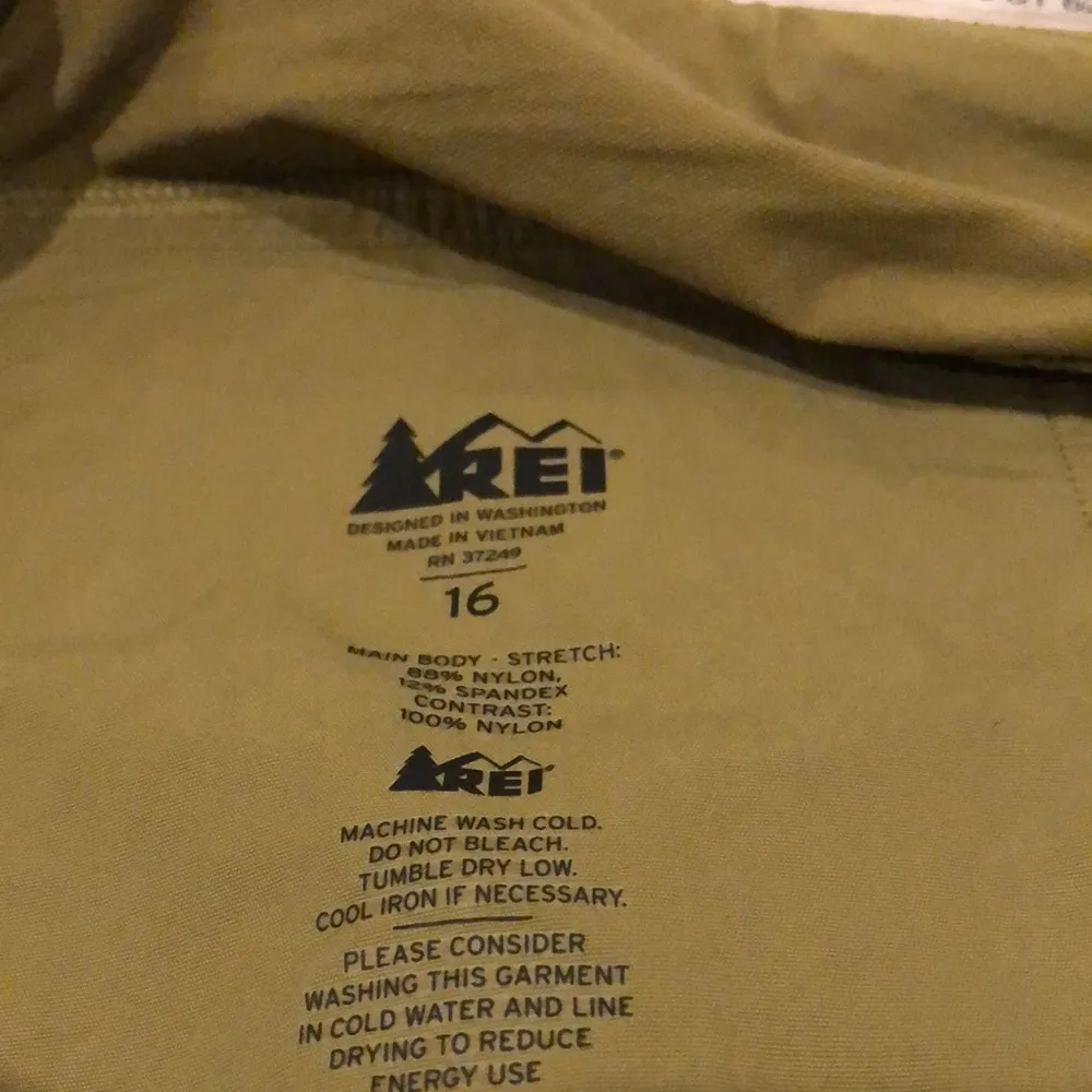 REI hiking shorts, size 16 Tan - Image 4