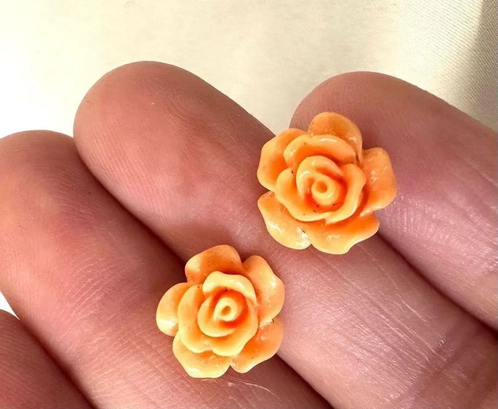 Small orange flower post earrings - Image 2