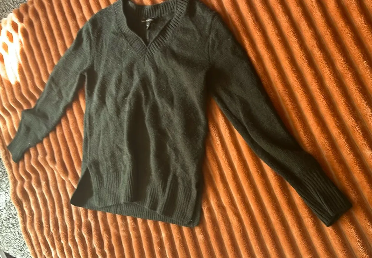 Black Banana Republic V-Neck Sweater - Image 2
