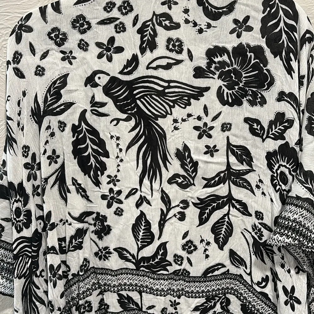 Vince Camuto Cover Up Floral Tropical Print One Size - Image 6