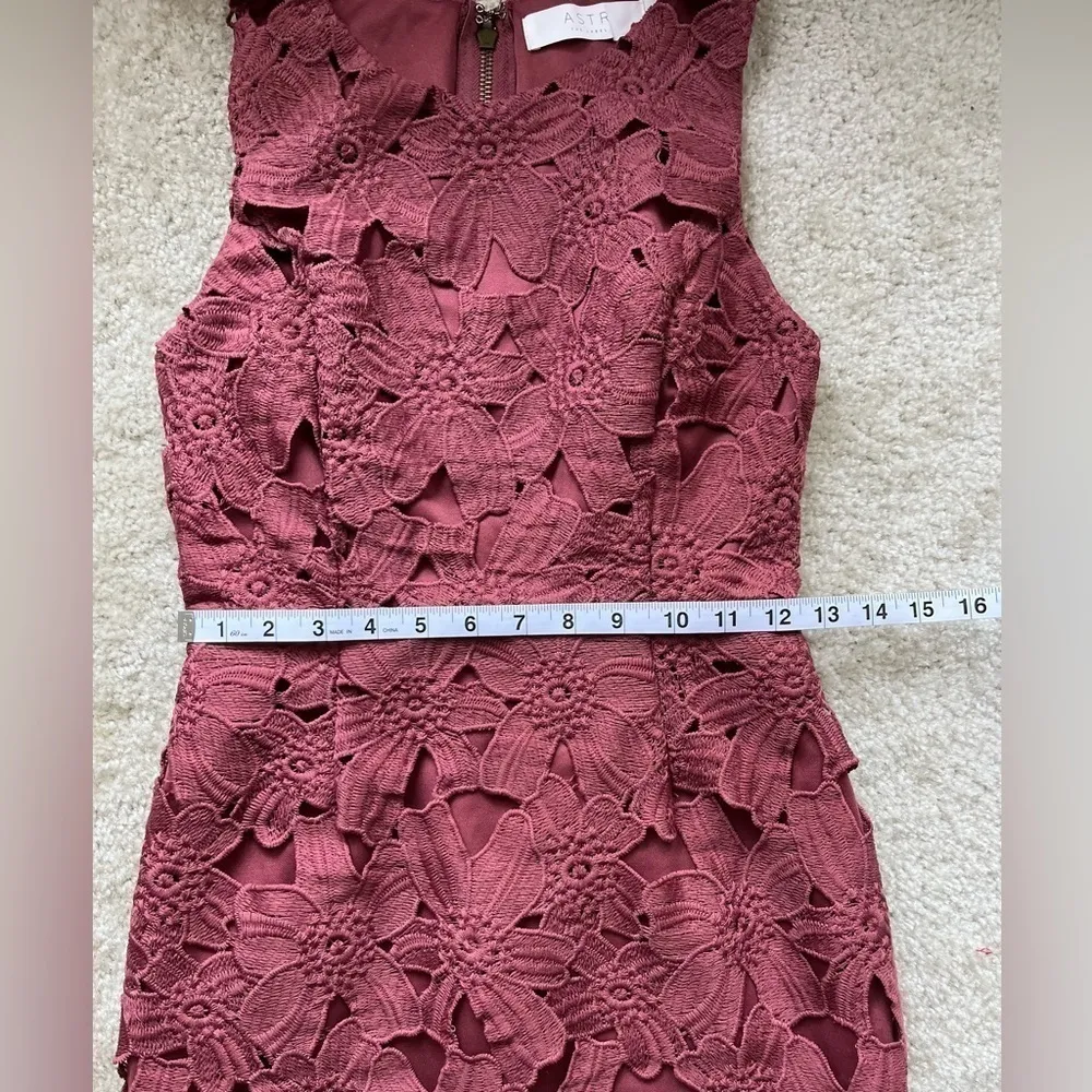 ASTR The Label Floral Overlay Sleeveless Sheath Dress‎ in Blush Pink/Woodrose - Image 9