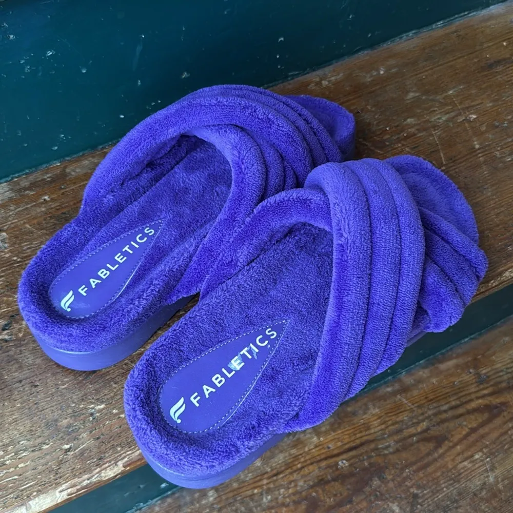 Fabletics Women's Purple Terry Criss Cross Slides 7 NWOT - Image 6