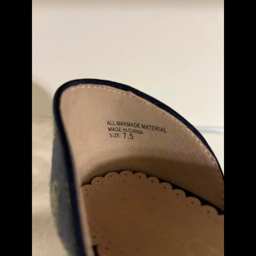 Stylish Navy Pineapple Print Flats - Image 6