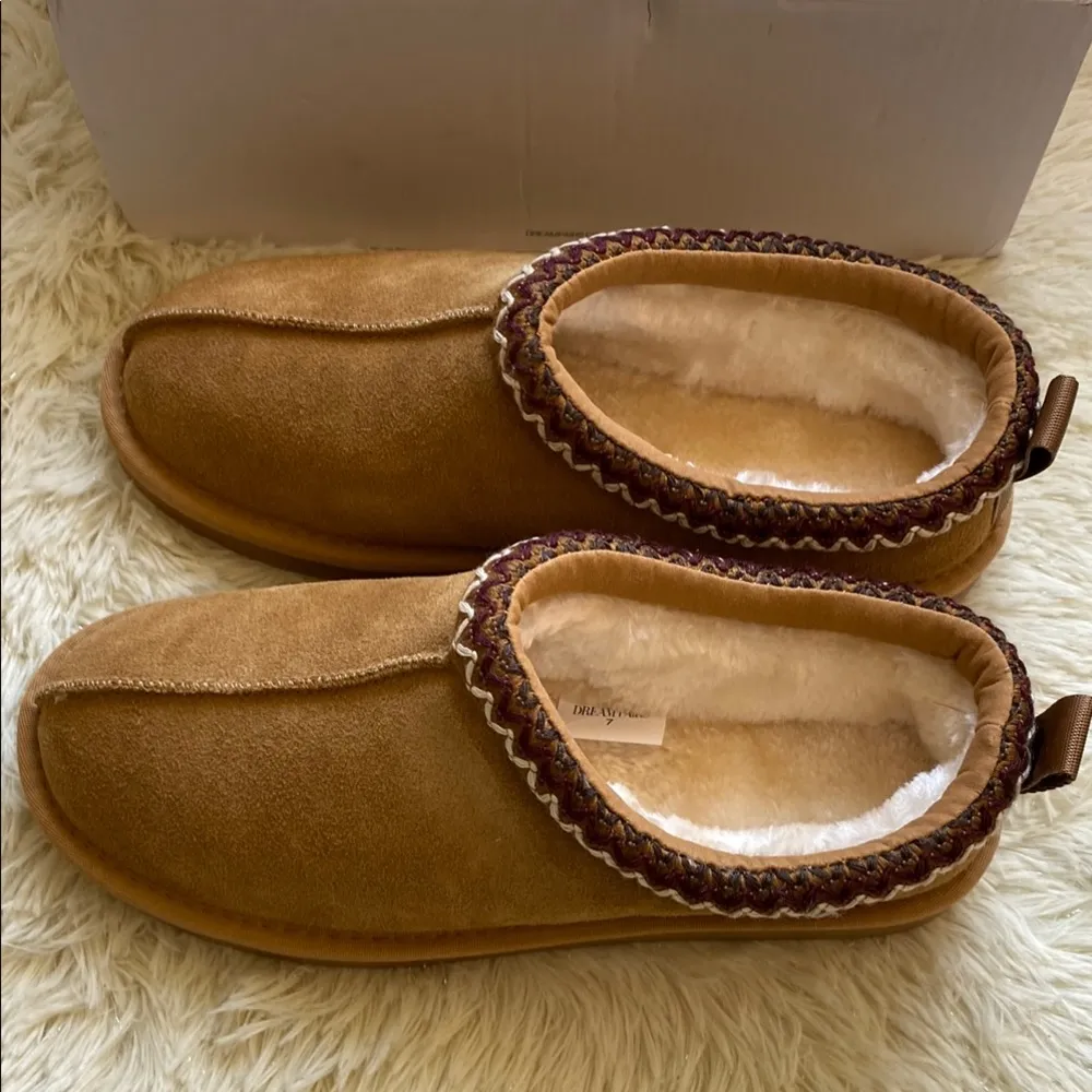 NWT

Women's Casual Slip-on FuzzySlippers Indoor Outdoor - Image 6
