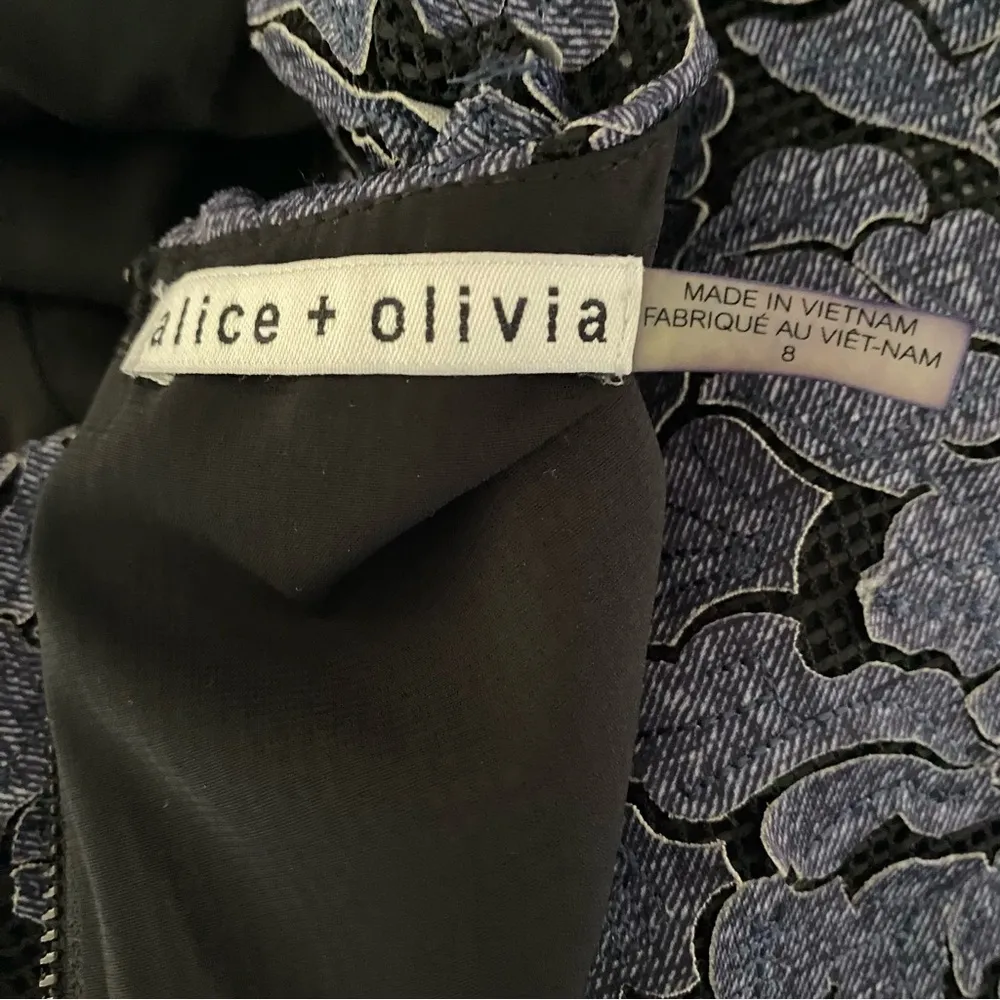 Alice + Olivia Fonda Appliqué Dress Blue Denim and Black size 8 - Image 8