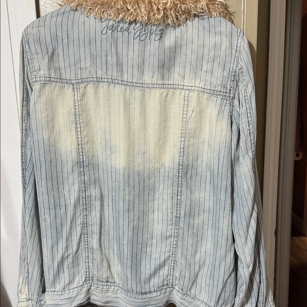 Jaded Gypsy Striped Chambray Jacket with Faux Fur Collar Size L\XL Blue - Image 4