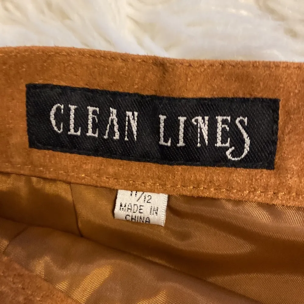 CLEAN LINES LEATHER MINI SKIRT LENGTH 16” WAIST 28/29” COLOR TAN ZIPPER BACK Size undefined - Image 4