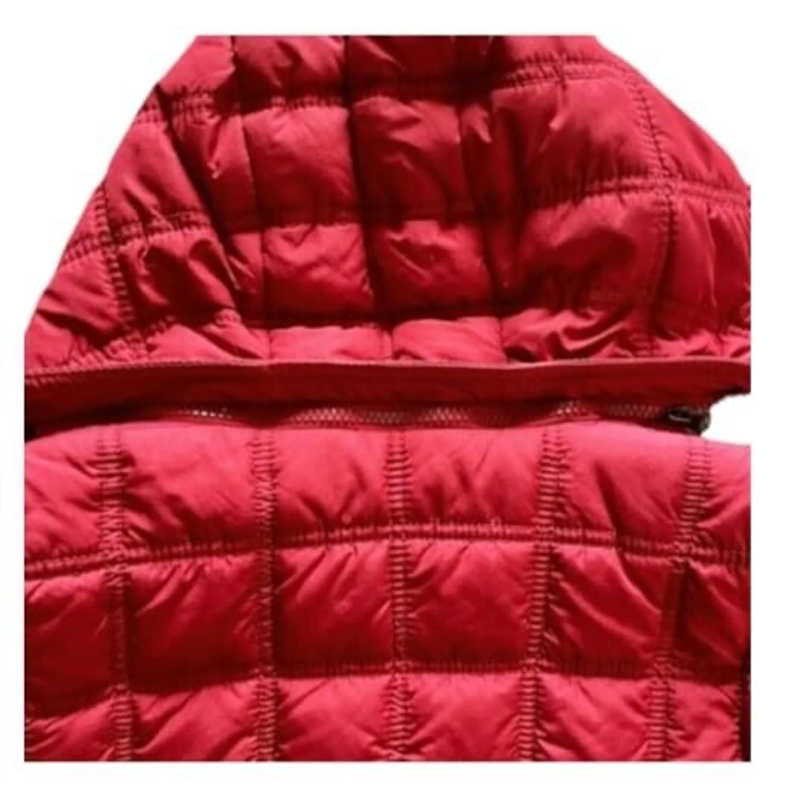 American Eagle  Women's Puffer Vest With Removable Hood Red Size Medium - Image 10