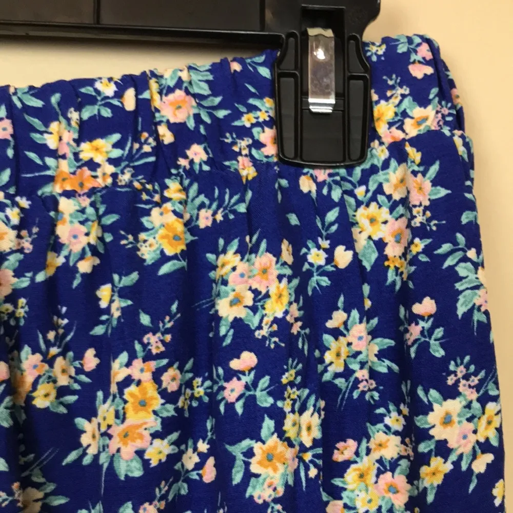 NWT American Eagle Women’s Boho Floral Print Ruffle Hem Pull-On Shorts - Image 3