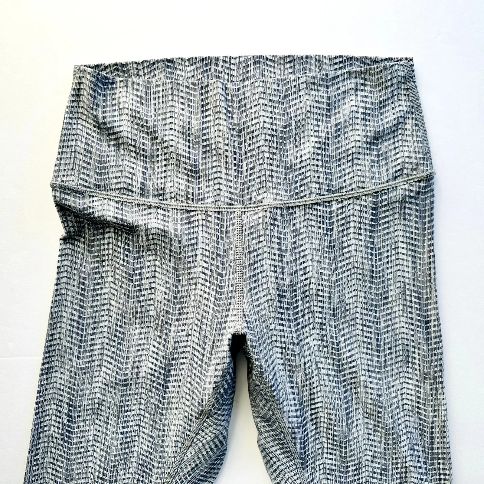 Lululemon Wunder Under Hi-Rise 7/8 Tight Size 8 25" Arrow Jacquard Grey Silver - Image 5