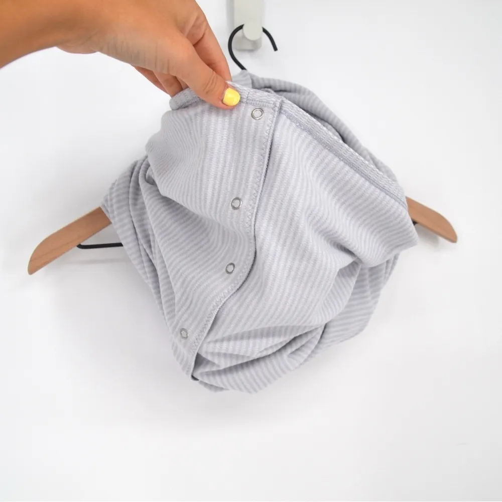 Lululemon Vinyasa Scarf Circle Wrap Stripe White Grey - Image 4