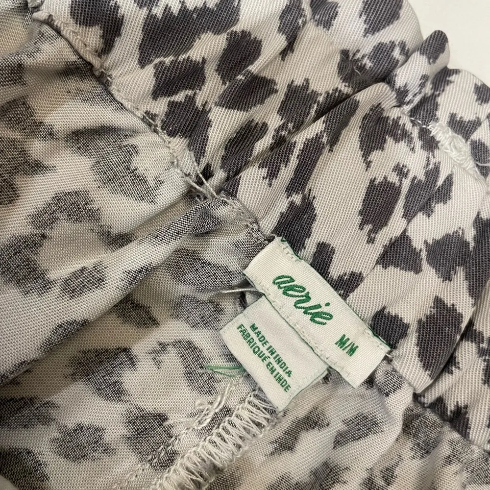 Aerie American Eagle AE White & Grey Leopard Animal Print Paper Bag Shorts - M - Image 12