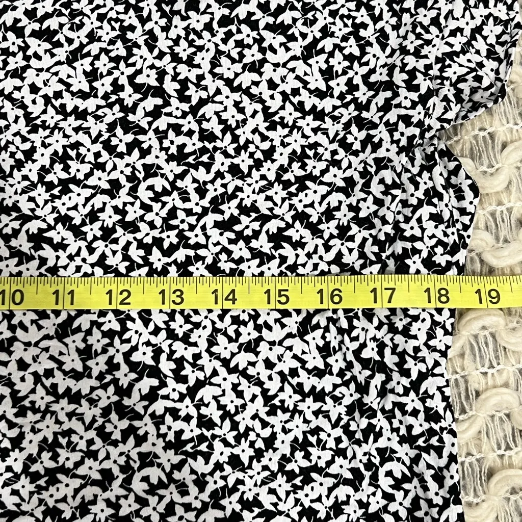 Michael Kors Monochrome Abstract Blouse Flutter Ruffle Sleeve - Image 4