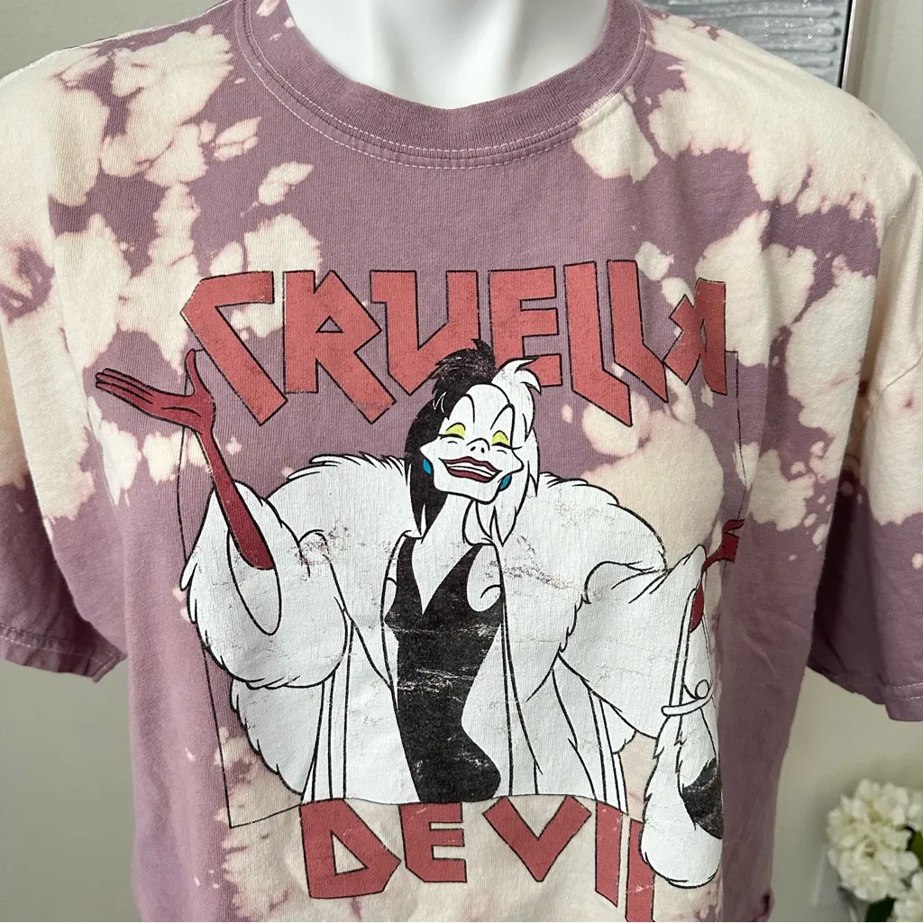 Disney Villains Cruella Devil Cropped Tee Size XL - Image 4