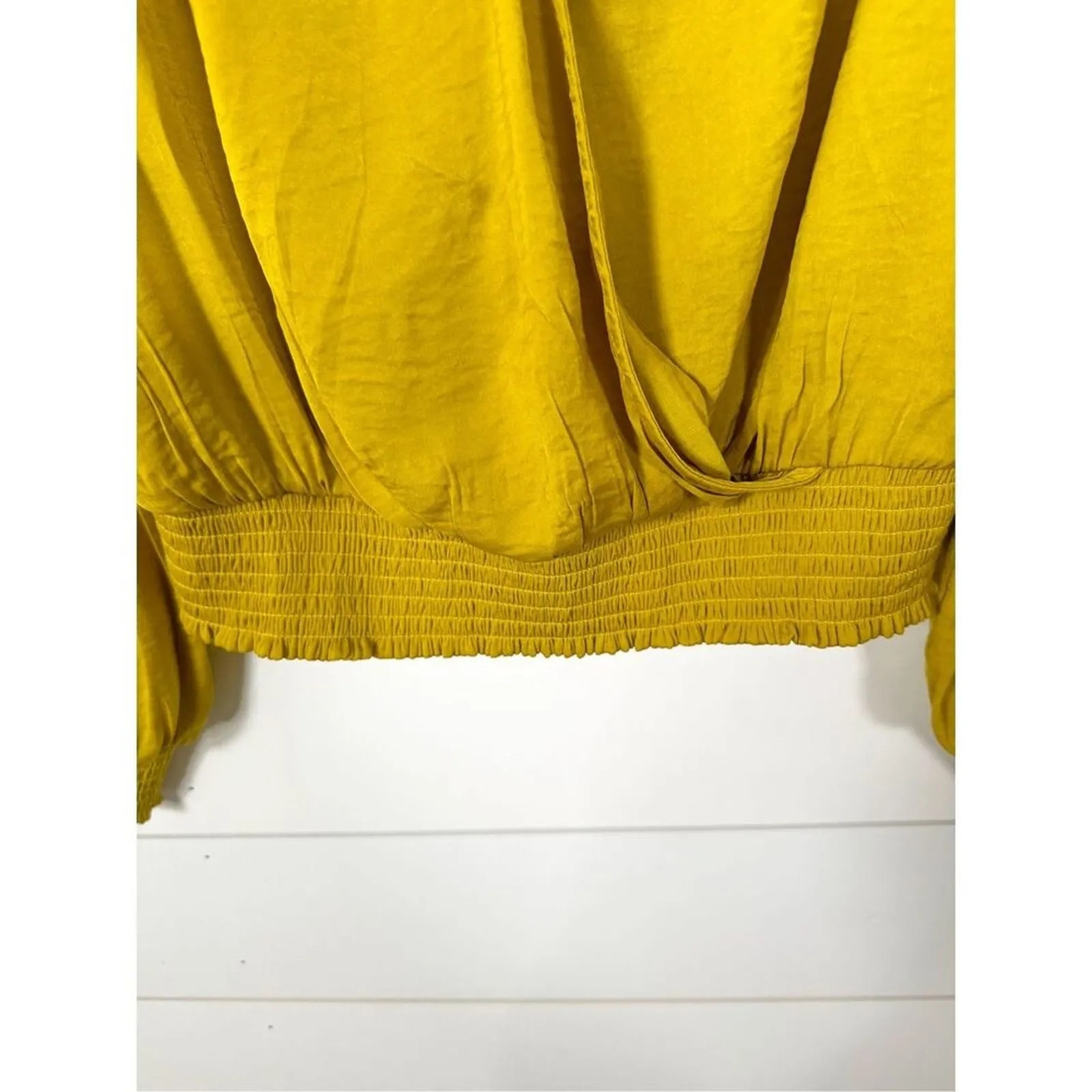 NEW Maison d'Amelie Women's Long Ruched Sleeves V - Image 8