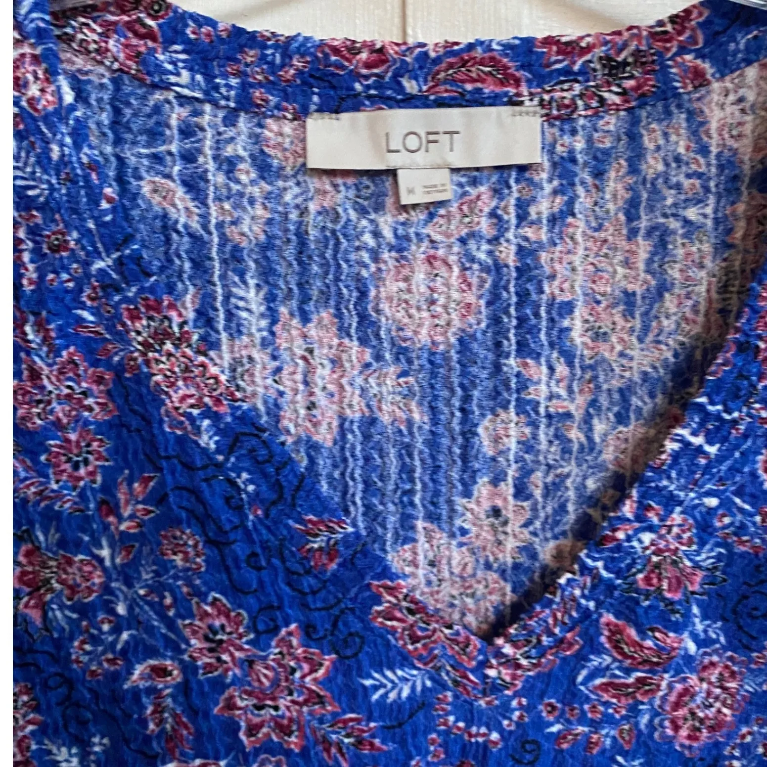 LOFT Blue Floral Puff Sleeve V Neck Smocked Texture Blouse Women's Size M - Image 9