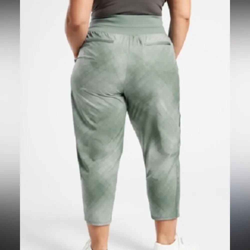 ATHLETA Nolita Slim Tapered Printed Crop Pant Denali gym Athletic Size 22 - Image 2