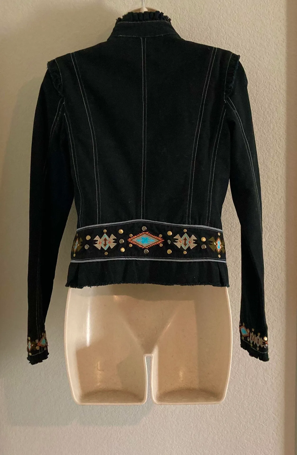 NWOT  boho black zip up jacket with tribal embroidered bottom and sleeves . Sz S - Image 3