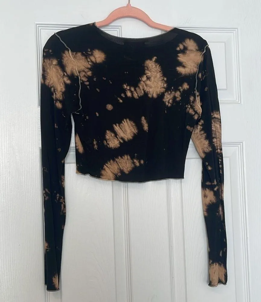 black tie dye sleeve crop top - Image 2