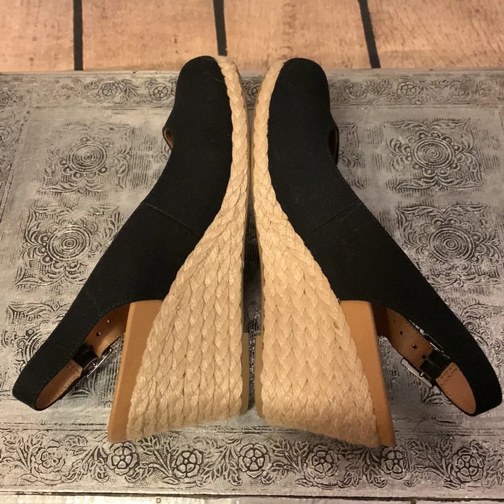 🚫SOLD🚫Vionic Black Canvas Espadrille Wedges with Adjustable Strap Size 8 - Image 4