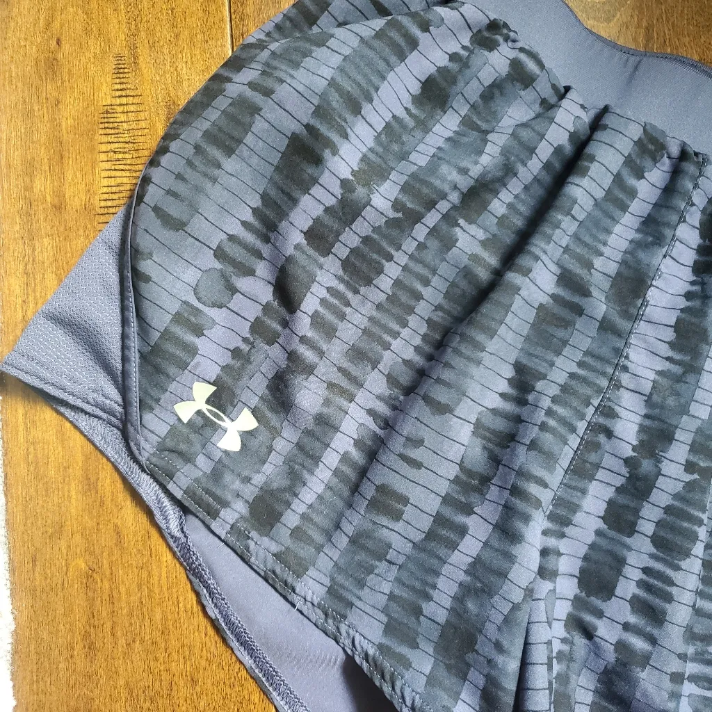 Under Armor purple and black athletic shorts size Medium - Image 2