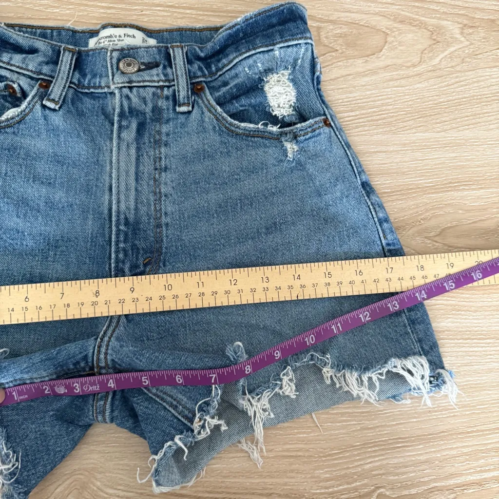 Abercrombie & Fitch 24/00 4” Mom High Rise Shorts Curve Love Denim Distressed - Image 7