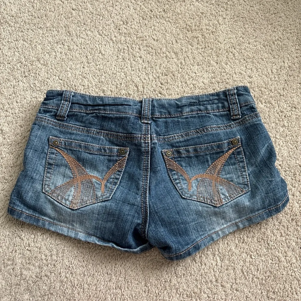 Hot Kiss Blue and Orange Cartoon Print Jean Shorts - Image 5