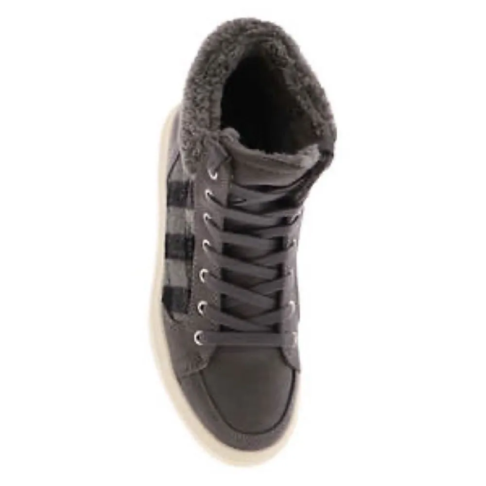 Marc Fisher fellow sneakers size 9.5 - Image 2