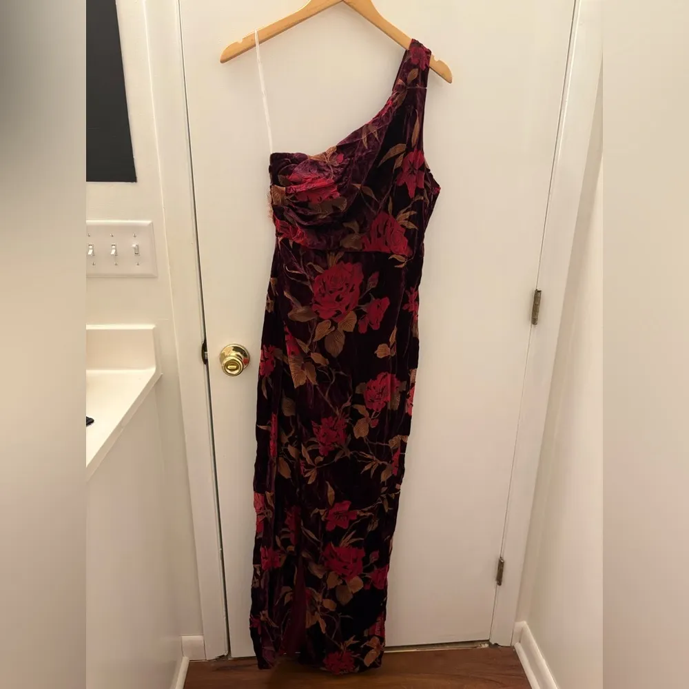 Lulus Unreal Awe Burgundy Floral Burnout Velvet One-Shoulder Dress size medium - Image 3