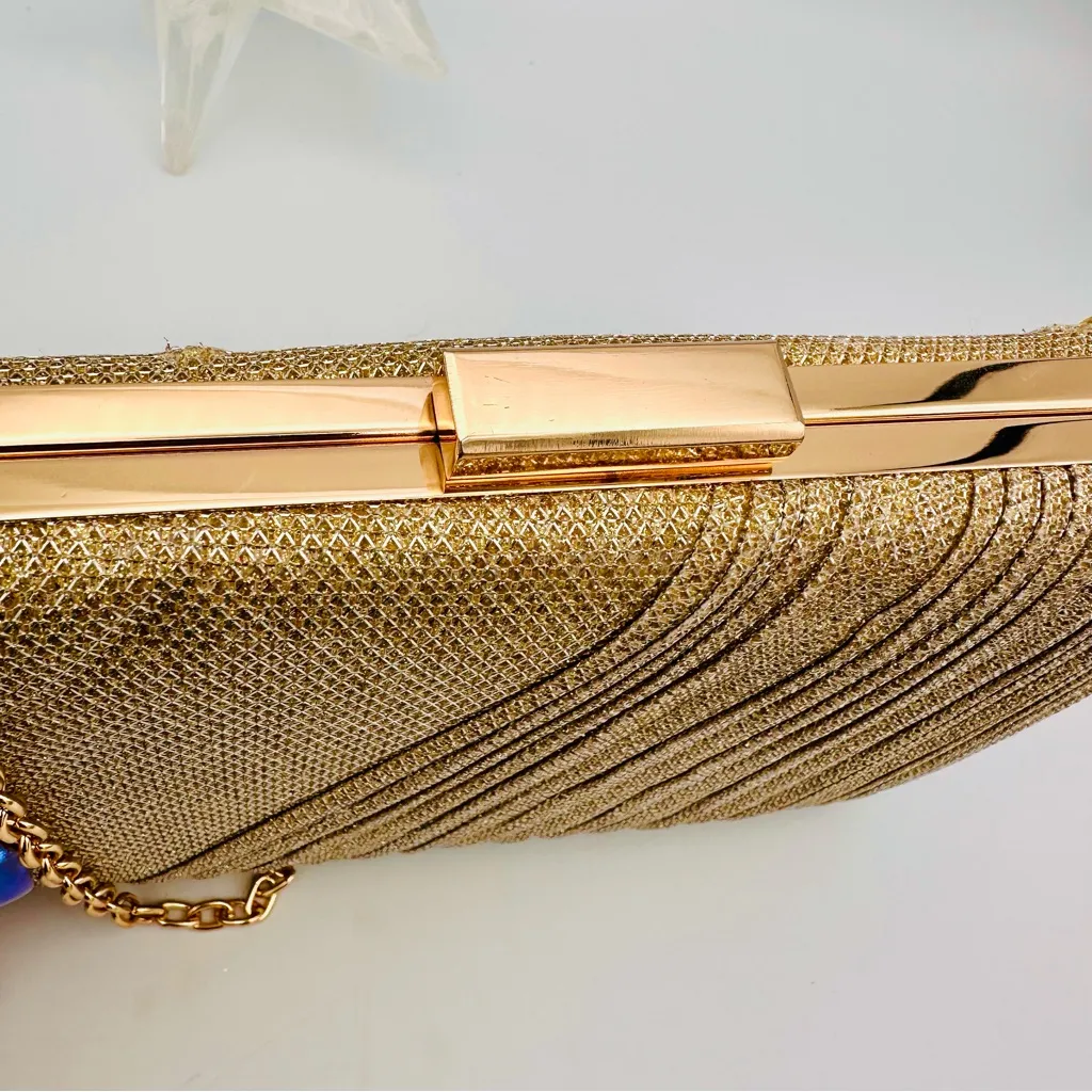 Sondra Roberts Gold Metallic clutch - Image 8