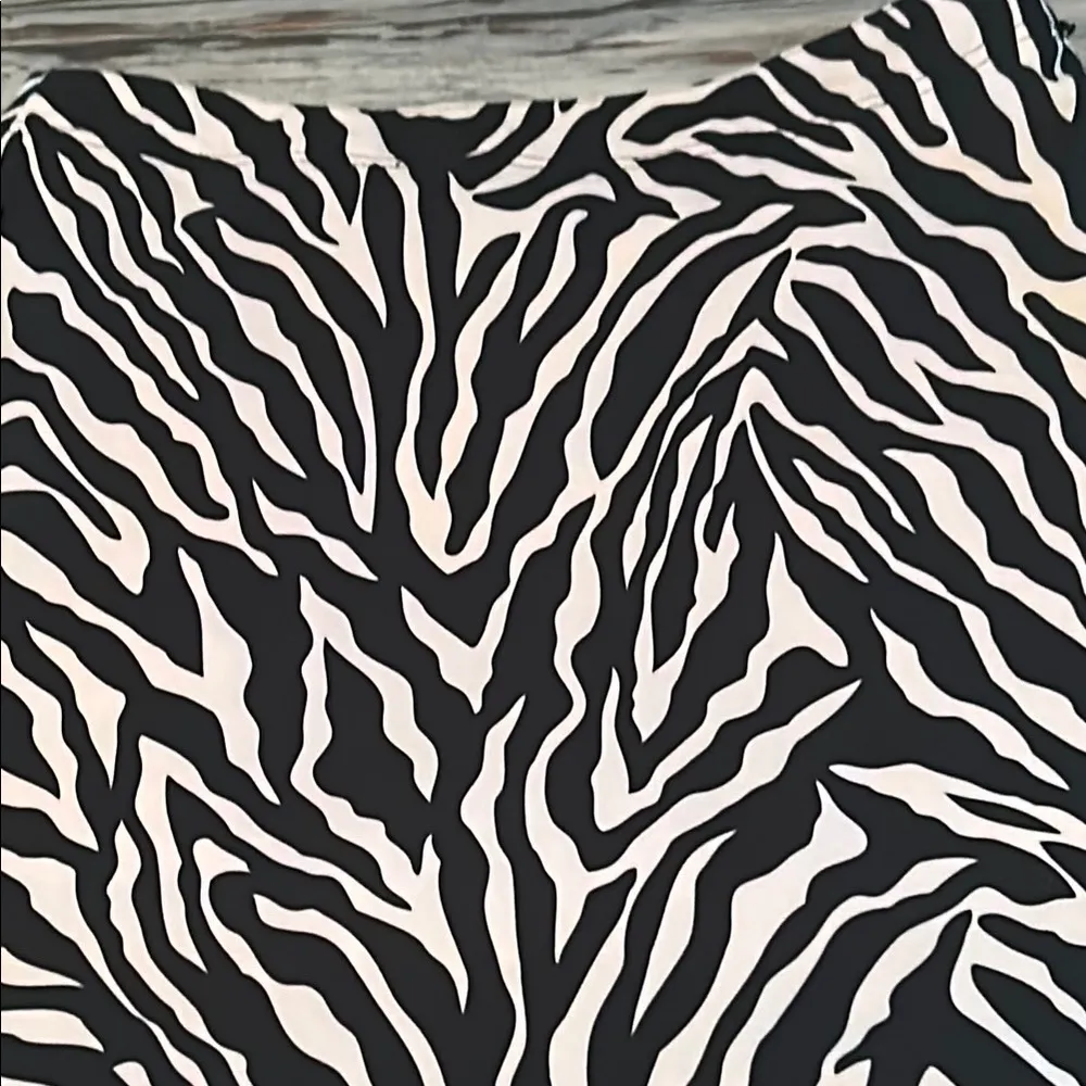 EP Pro Black and White Mini Golf Skort Size 4 - Image 15