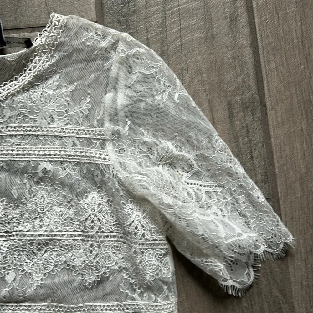 White House black market lace top - Image 2