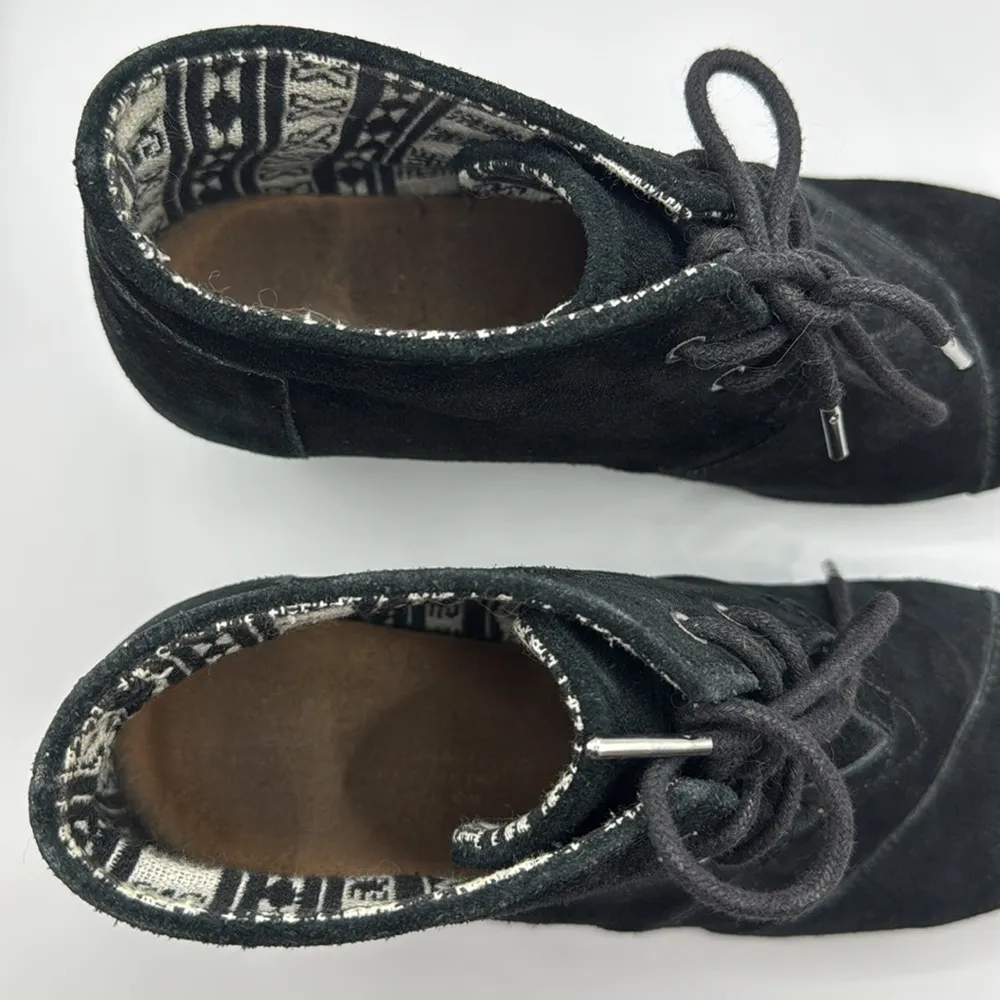 TOMS Women's Black Suede Desert Wedges Size 7 - Image 13