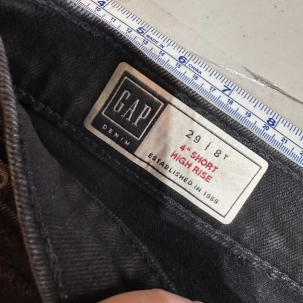 Gap Black 4” High Rise Cut Off Shorts Size 8 Tall‎ - Image 3