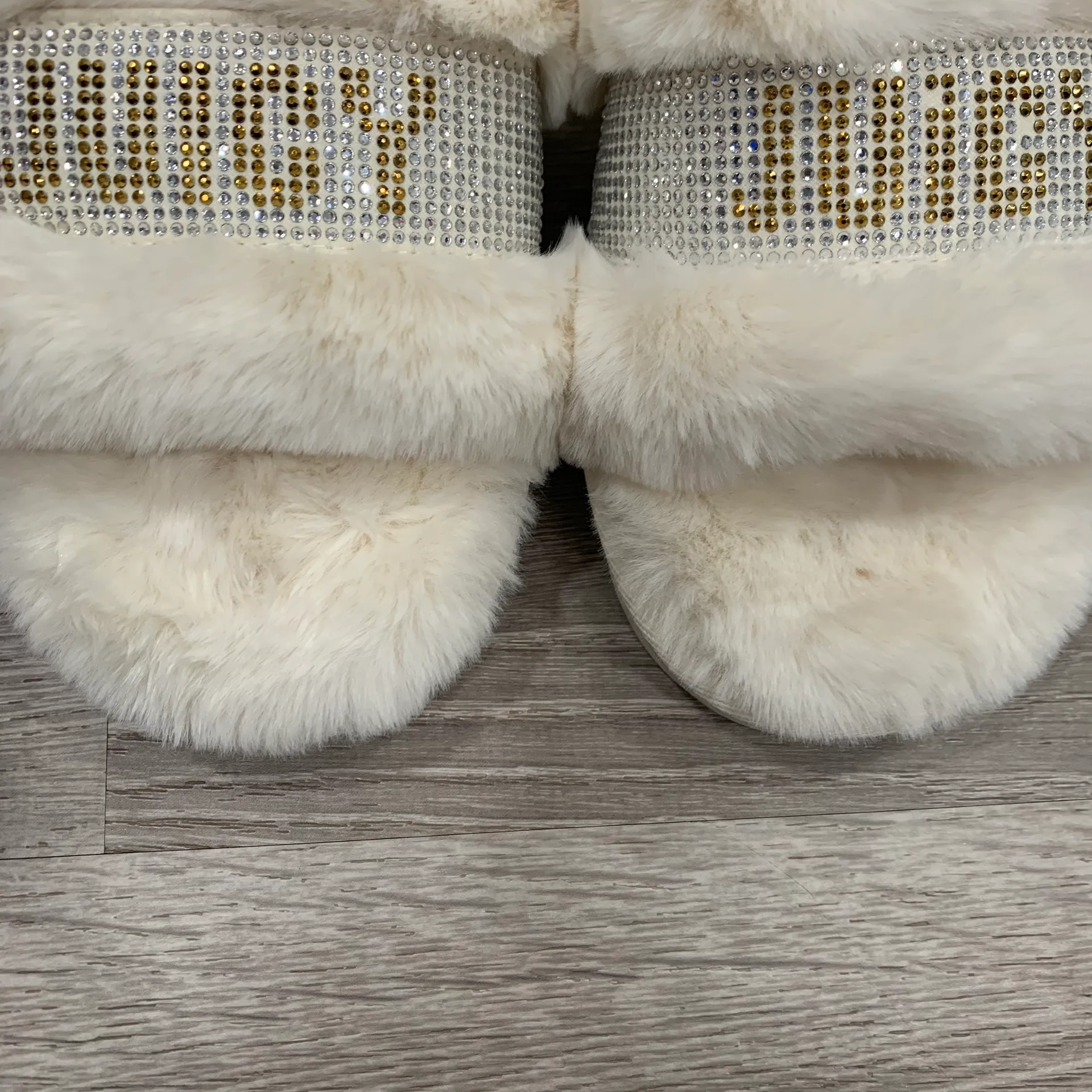 NWT  Ivory Halo Fur Rhinestone Embellished Slides - Image 3