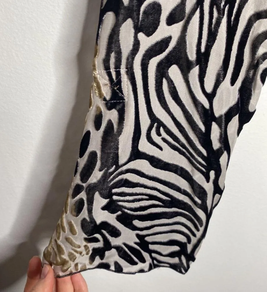 Hale Bob silk and velvet animal print v-neck embellished blouse size S - Image 8