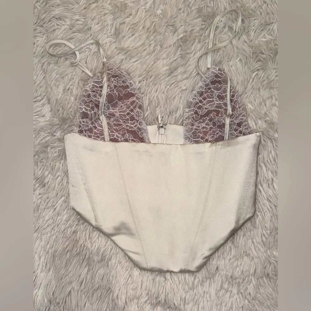 NWOT HOUSE OF CB Emilee Ivory Satin and Lace Corset Sz XS - Image 4