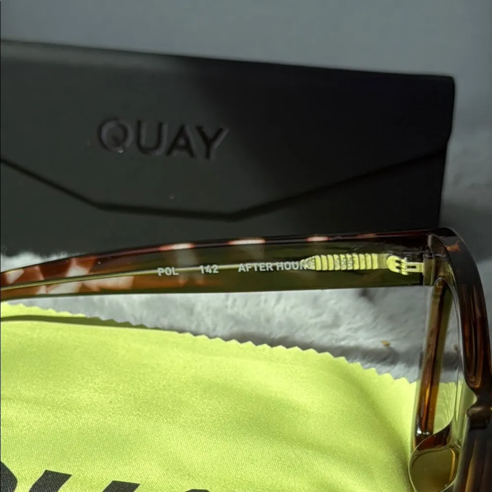 Quay Tortoise Shell Sunglasses with Polarized Lenses - Image 5