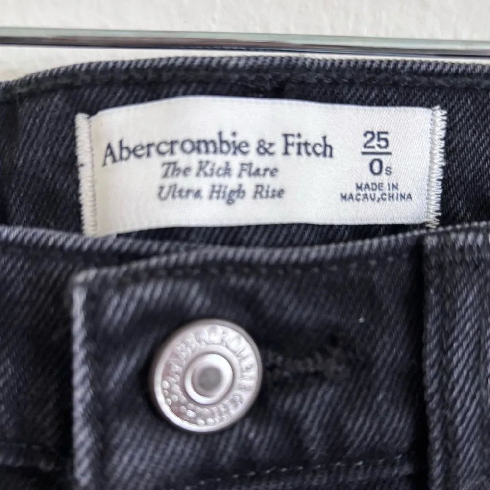 Abercrombie & Fitch The Kick Flare Ultra High Rise Jeans black size 0/25 - Image 3