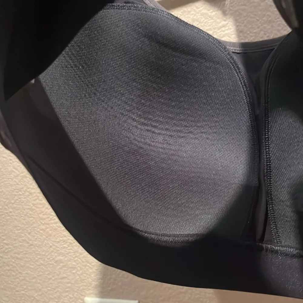 Under Armour Women’s Compression Sports Bra Black Gray Size 44DD - Image 8