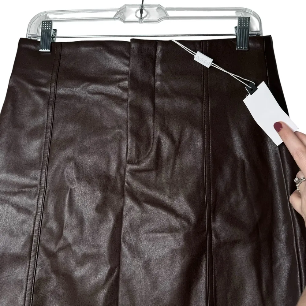 NWT ASTR THE LABEL Veruca Faux Leather Mini Skirt Chocolate Brown Vegan Medium M - Image 4
