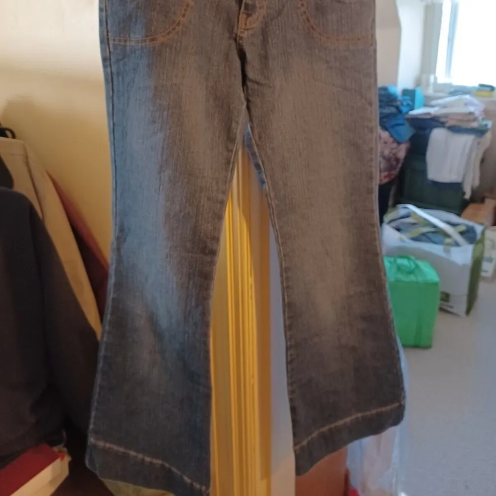 Jordache Low Rise Stretch Flared Jeans Women's Size 5/6 Blue Dark Wash B… - Image 2