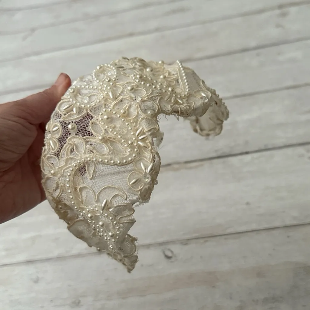 Vintage Wedding Tiara Headpiece Veil Band White Lace Pearl Design Formal Wear - Image 3