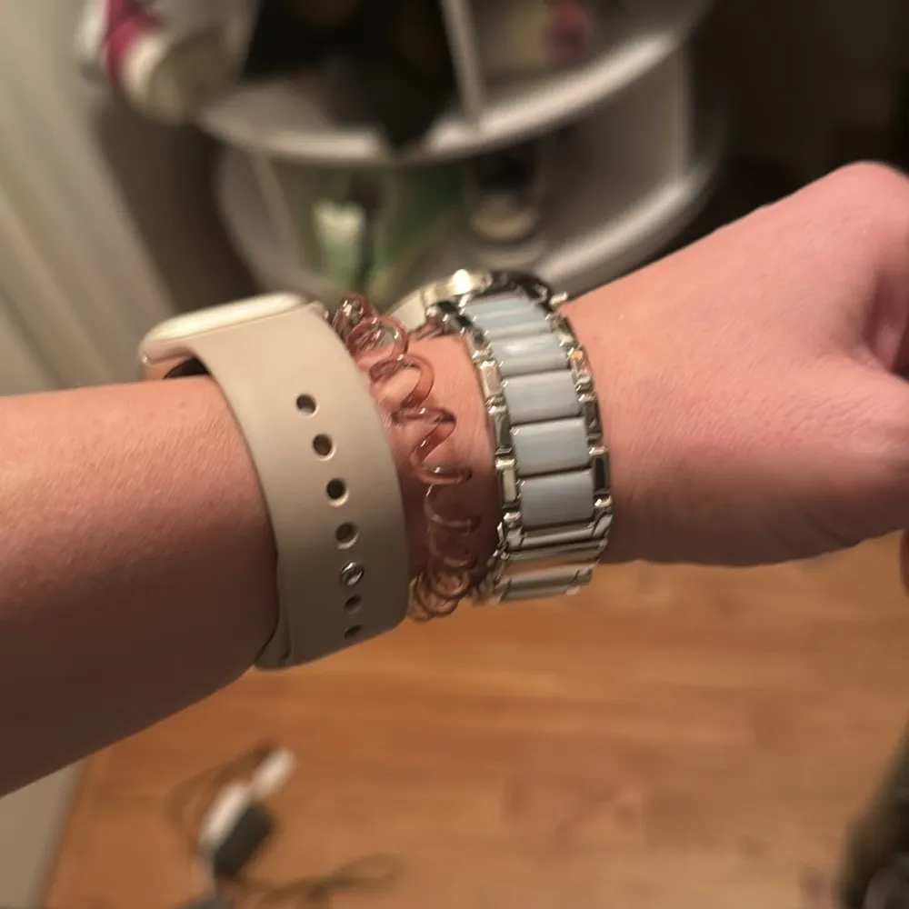 Michael Kors Like new silver  watch with Pearl face - Image 4