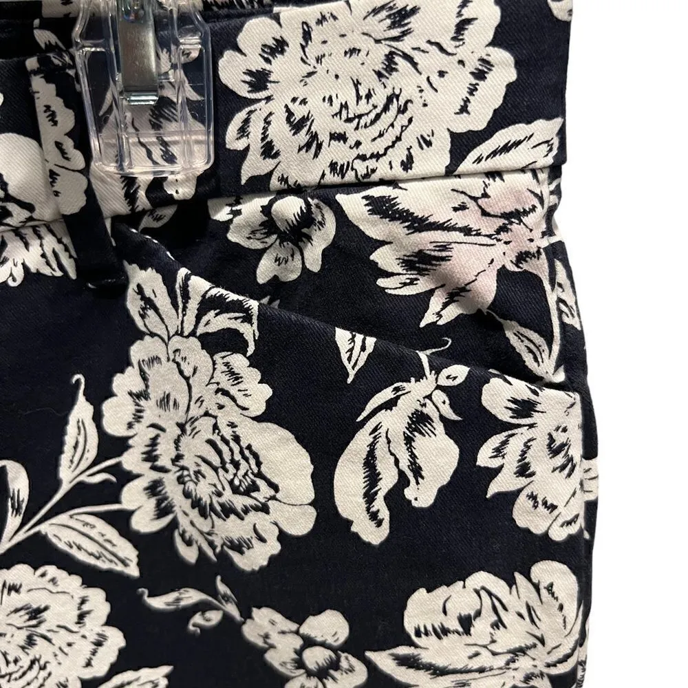 Gap Signature skinny ankle khaki in black and white floral print size 8 - Image 2