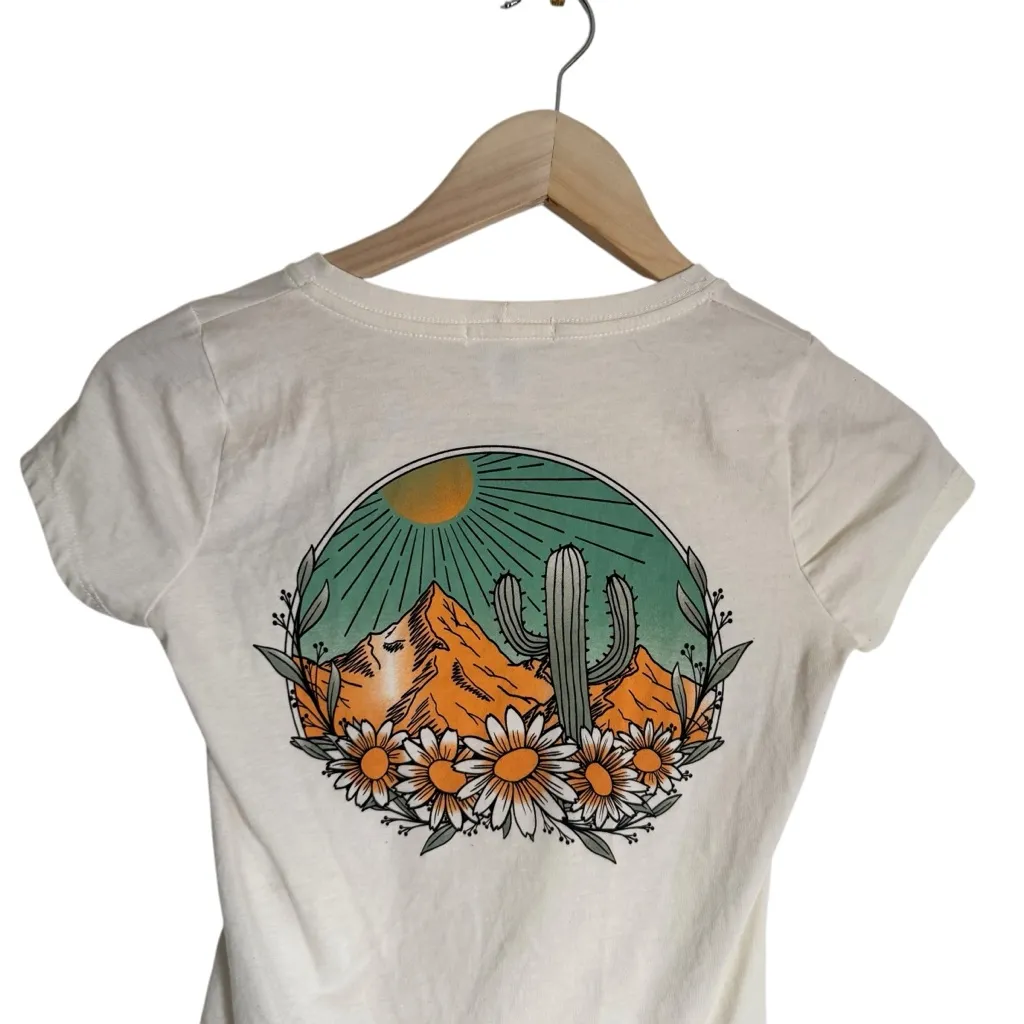 White Fawn Womens Casual Desert Graphic T-Shirt White Cactus Outdoor Size Medium - Image 4