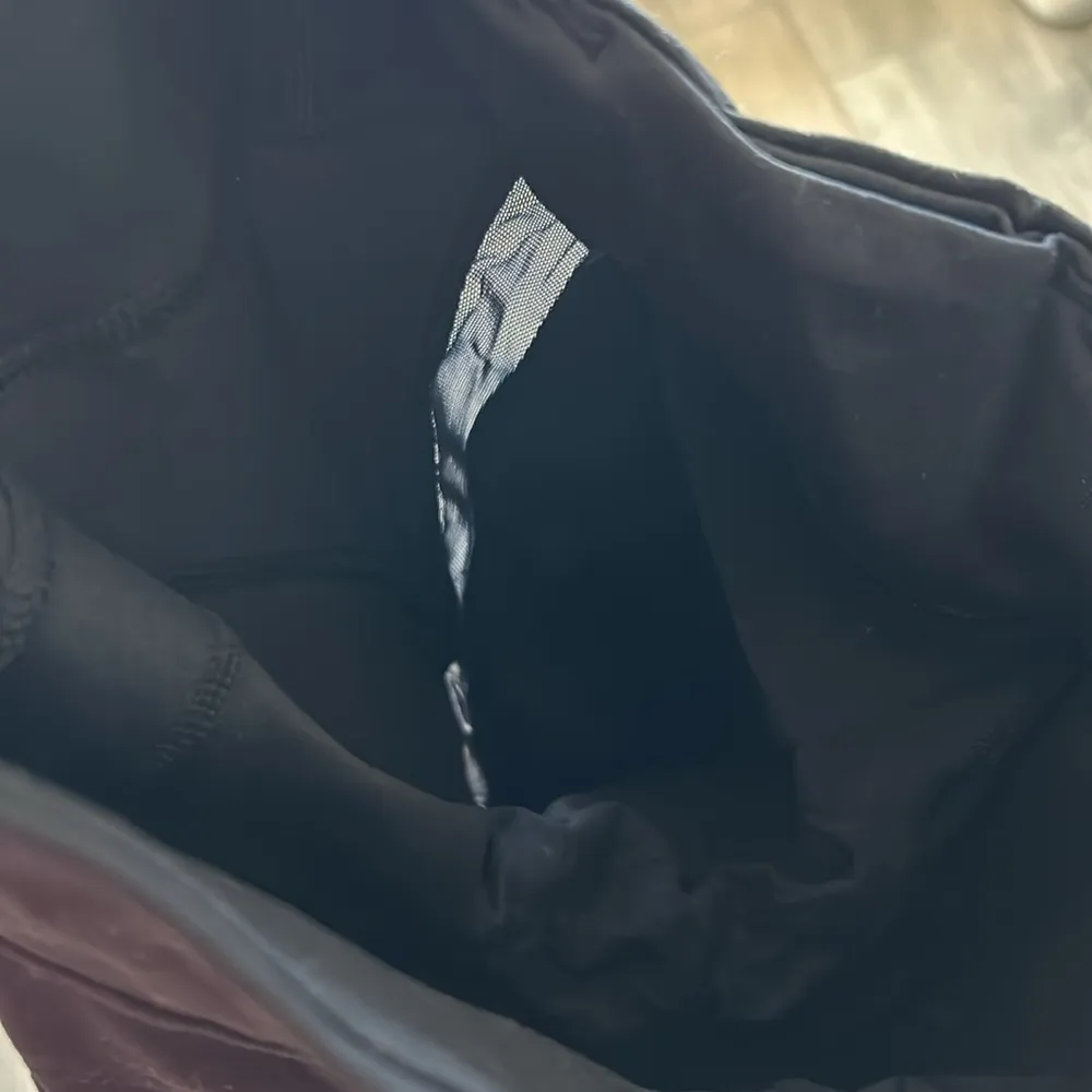 Lululemon  mesh insert Capri leggings - Image 6