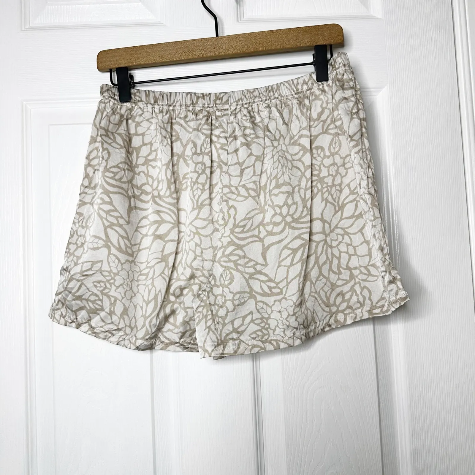 Wintersilks Silk Floral Print Lounge Shorts Women's Size L Elastic Waist Sleep Tan Size L - Image 3